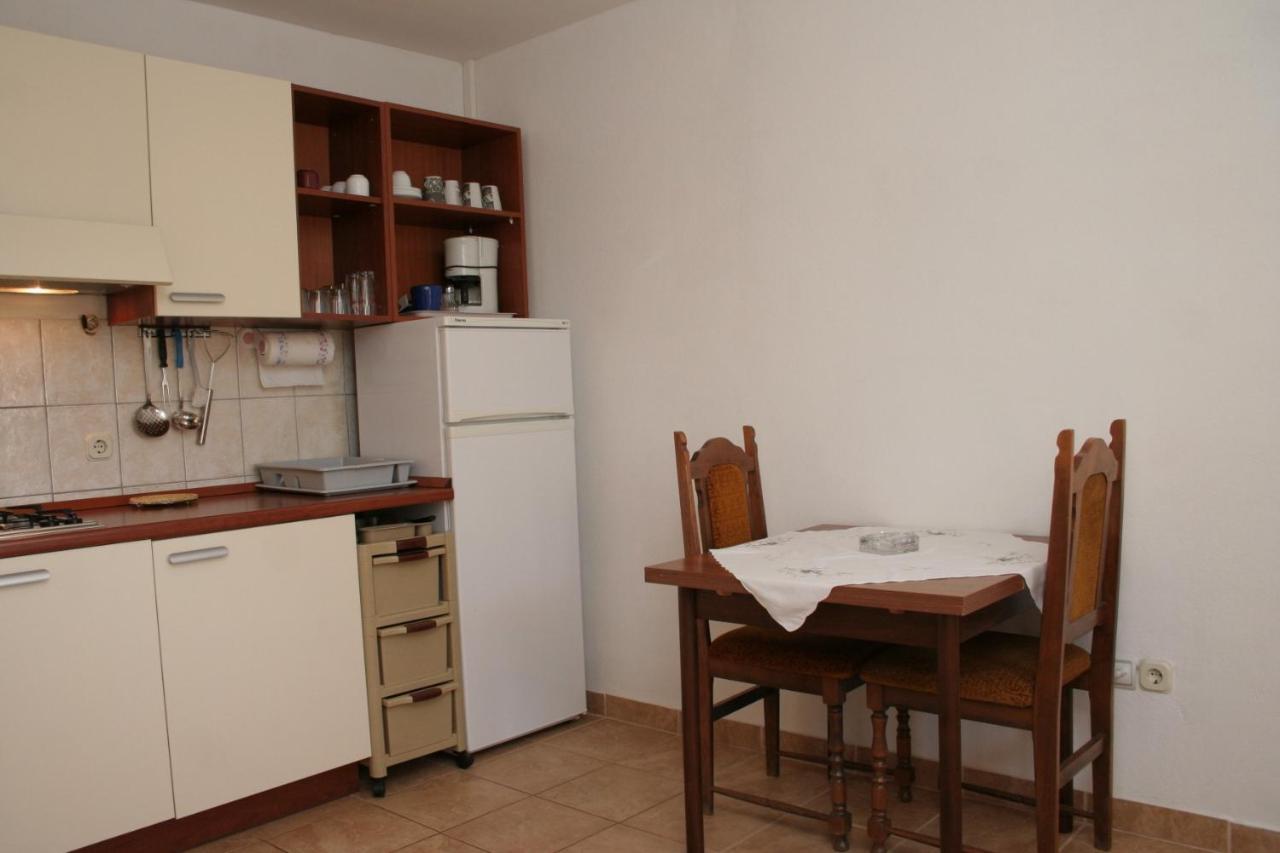 Apartment Zarace - Gdinj 4598A Exterior photo
